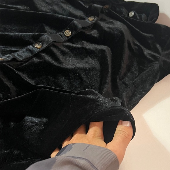 Caitefaso Womens Velvet Button Down - Picture 12 of 12
